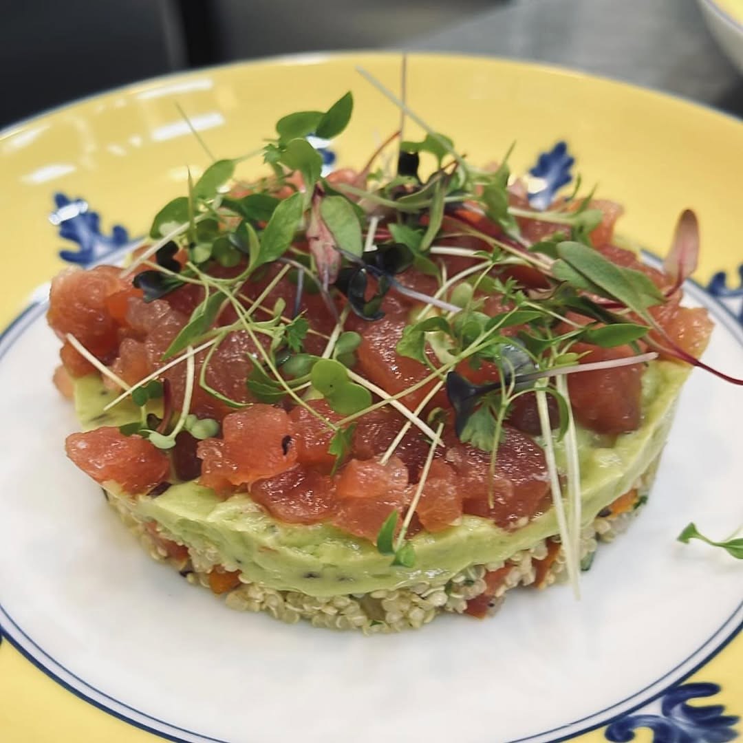 Tartare com abacate e quinoa